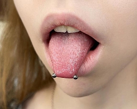 Пирсинг кончика языка